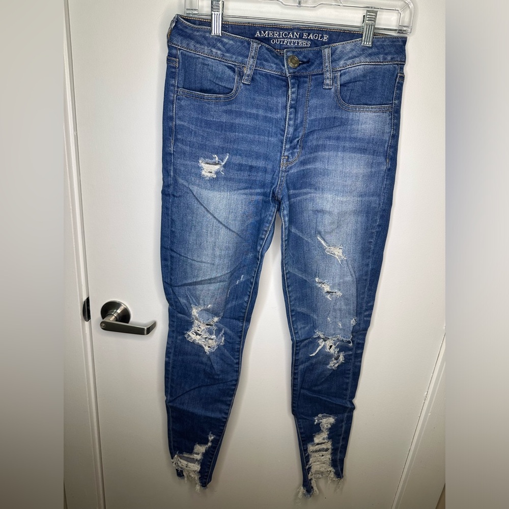 American Eagle, Raw Hem, Destroyed Hi-Rise Jegging size 6